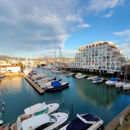 Apartamento Bahia III เอมปูเรียบราบา ภายนอก รูปภาพ