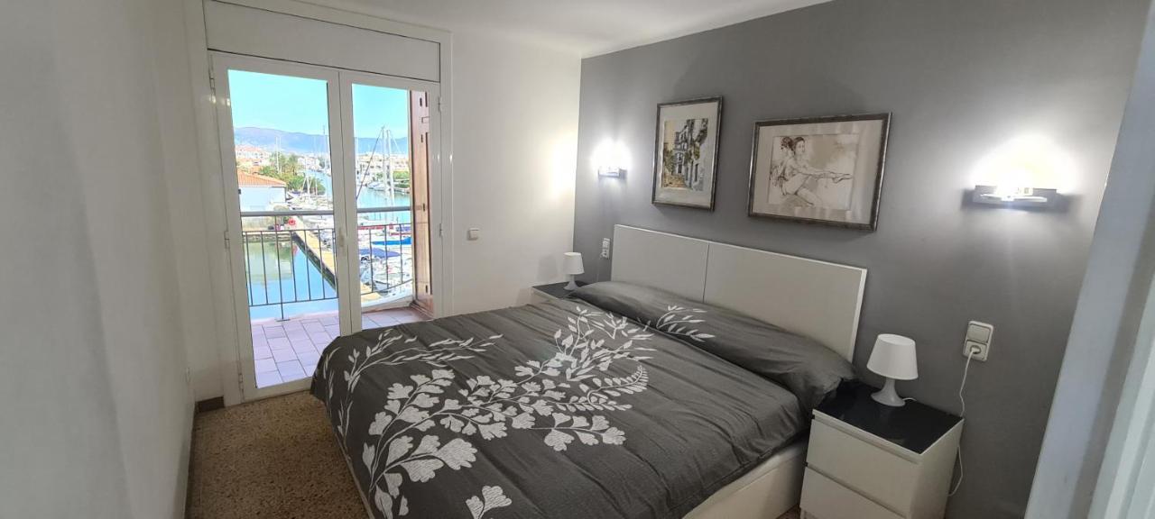 Apartamento Bahia III เอมปูเรียบราบา ภายนอก รูปภาพ