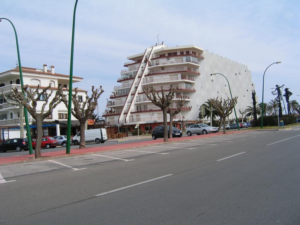 Apartamento Bahia III เอมปูเรียบราบา ภายนอก รูปภาพ